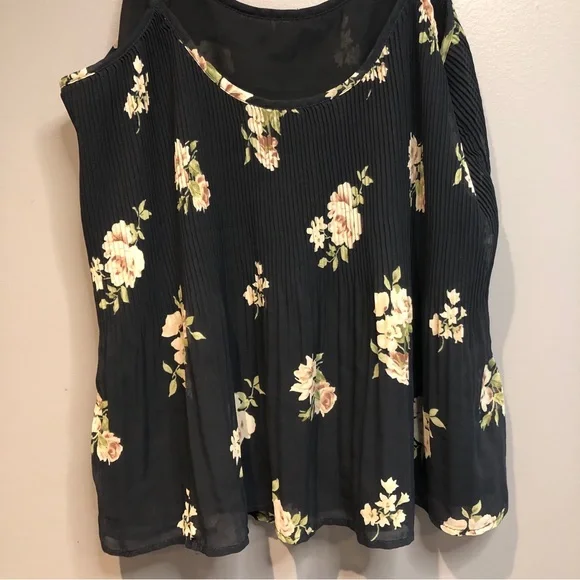 Abercrombie & Fitch Bohemian Floral Babydoll Accordion Pleated Flowy Tank Top - Picture 9 of 16